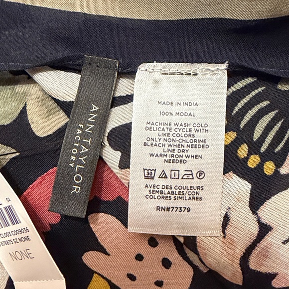 Ann Taylor Navy Floral Scarf - Picture 4 of 4